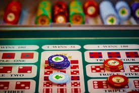 Antarmuka platform tiger138 menampilkan berbagai kategori permainan termasuk sportsbook, kasino langsung, dan slot
